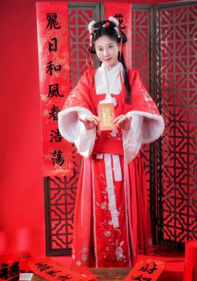 《年轻女教师3》电影