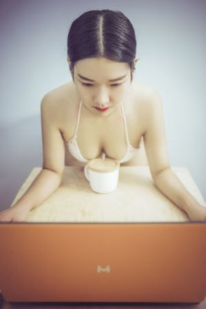 清纯校花沦为胯下玩物视频