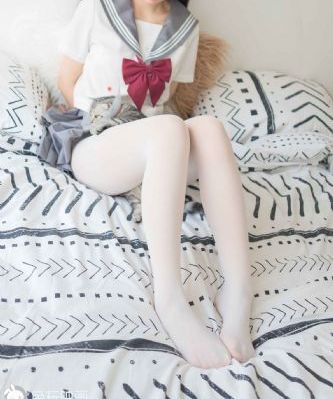 恐龙星的比基尼女孩